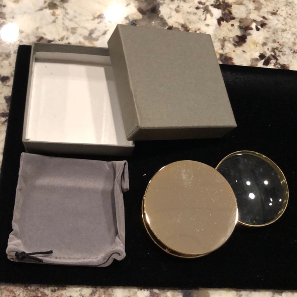 Classic gold plated round magnifier with gift box